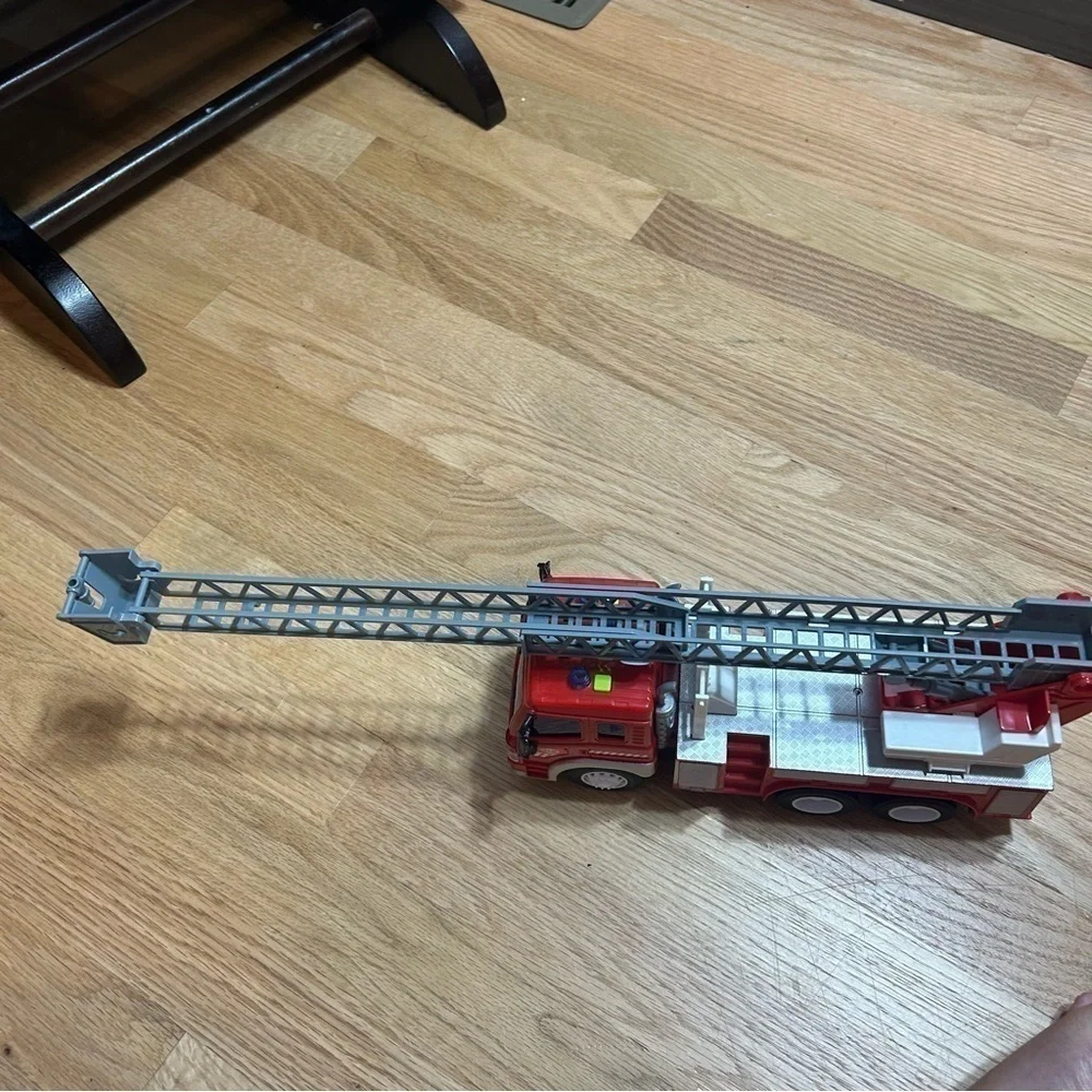 Fire Truck Toy Makes Noise Sirens Movable Ladder Extending Red Kids